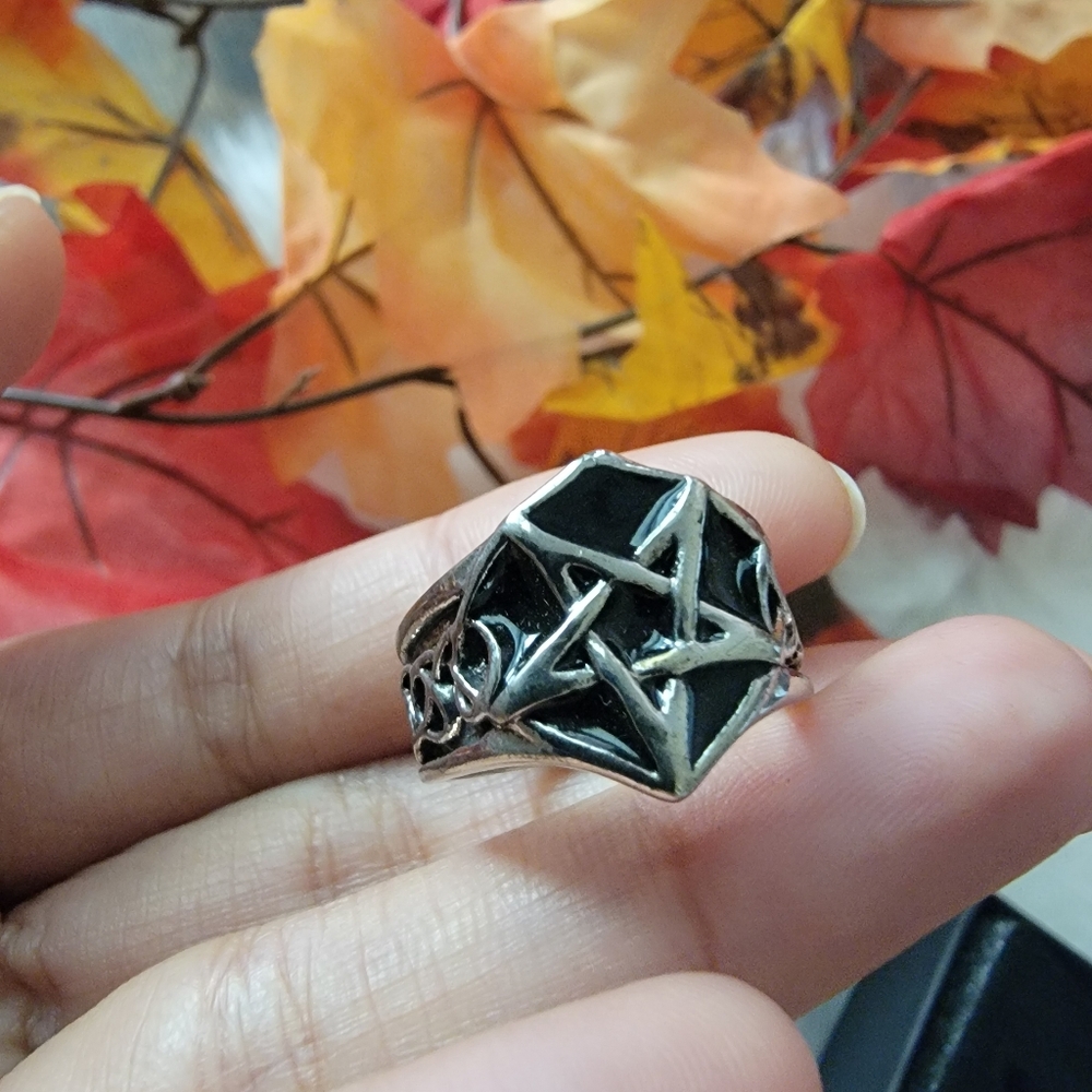 Pentagram Ring Size 8.5 - Picture 3 of 5